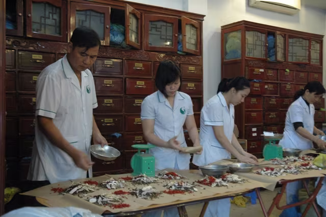 Dược liệu kém chất lượng tràn lan, tìm đâu thuốc sạch? - Ảnh 1 Dược liệu kém chất lượng tràn lan, tìm đâu thuốc sạch? - Ảnh 1